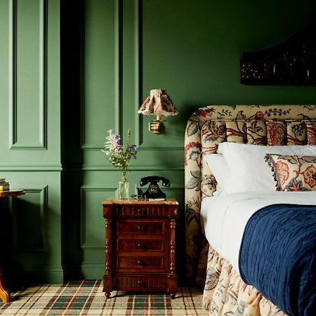 Hotel Slieve Donard Newcastle  Esterno foto A bedroom at The Mitre