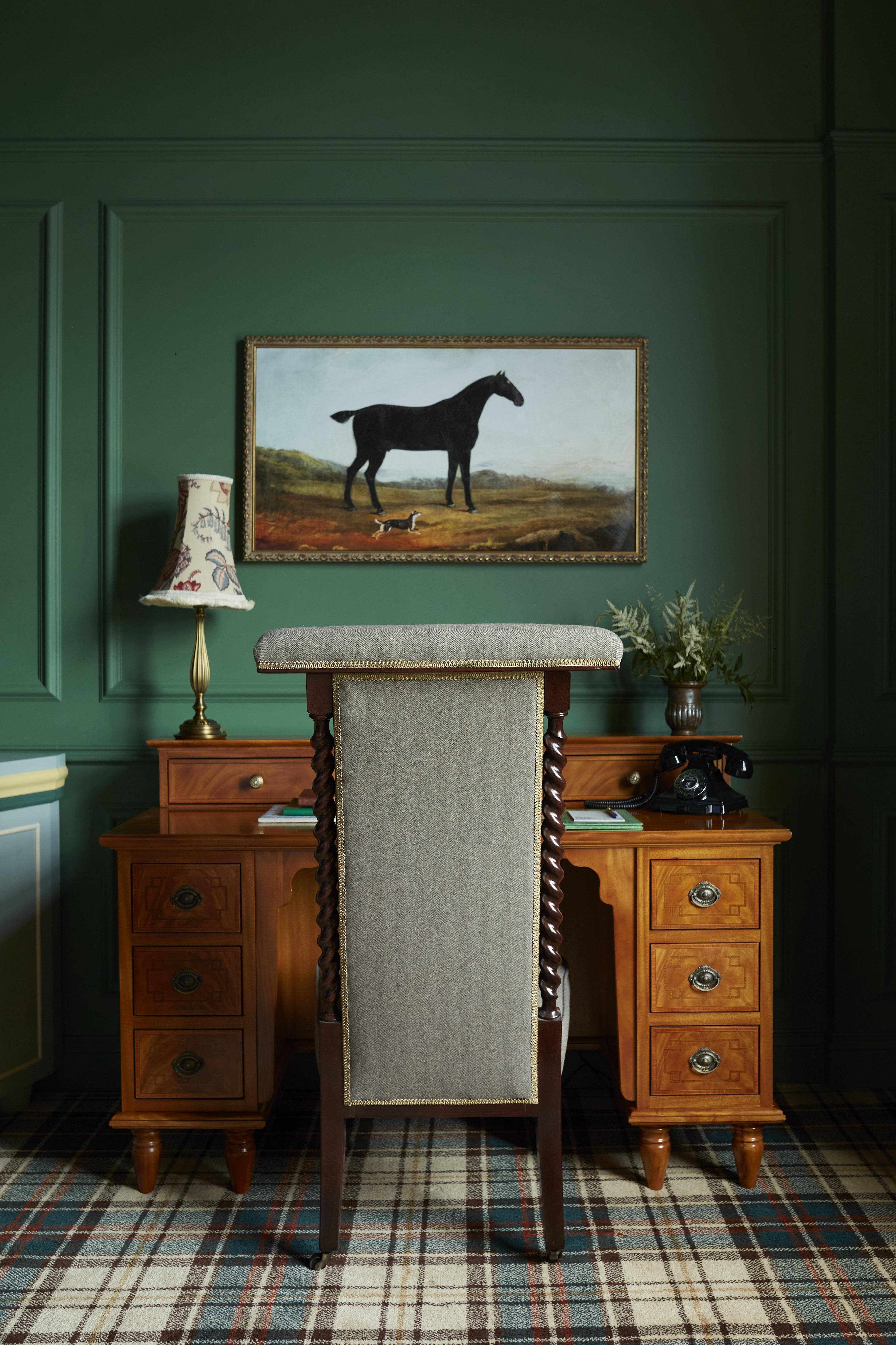Hotel Slieve Donard Newcastle  Esterno foto A traditional English telephone table