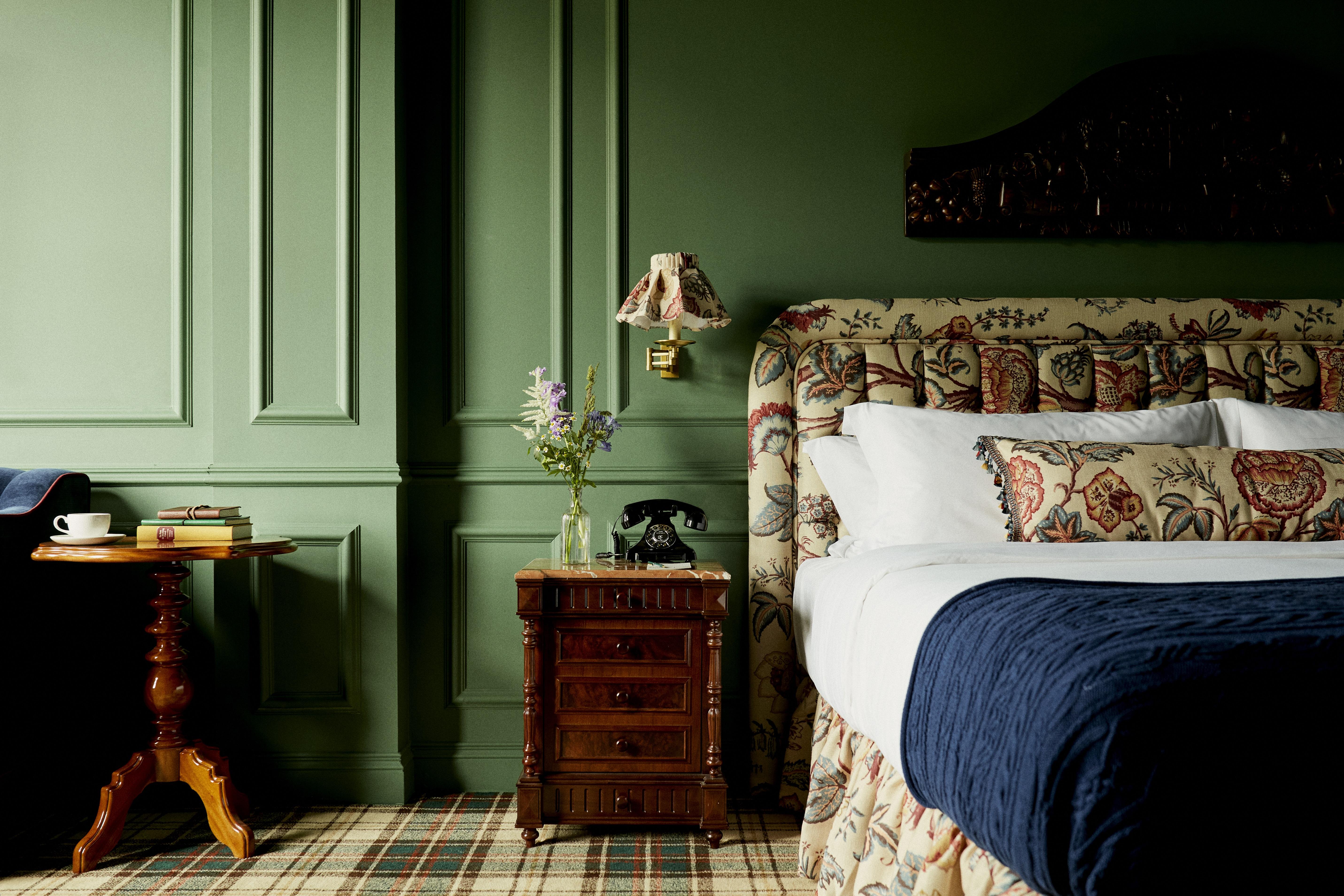 Hotel Slieve Donard Newcastle  Esterno foto A bedroom at The Mitre
